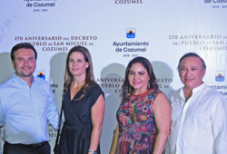 CELEBRA COZUMEL SU 170 ANIVERSARIO EN DOLPHIN DISCOVERY COZUMEL