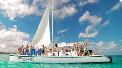 Catamaran + Snorkel Catamaran + Snorkel